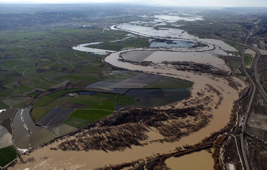 Efectos de la crecida del Ebro en la Ribera Baja, a su paso por El Burgo de Ebro.